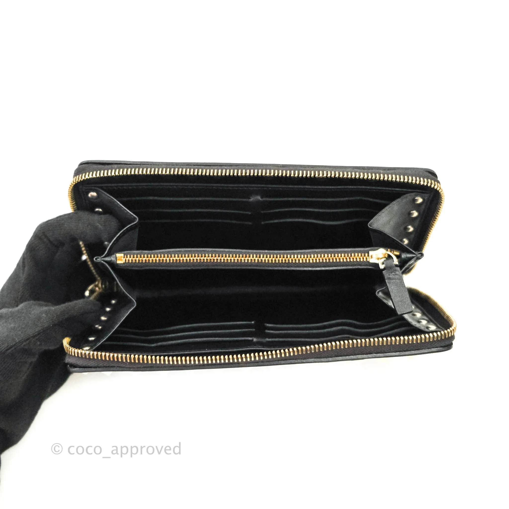 Valentino Garavani Rockstud Wallet Black Gold Hardware